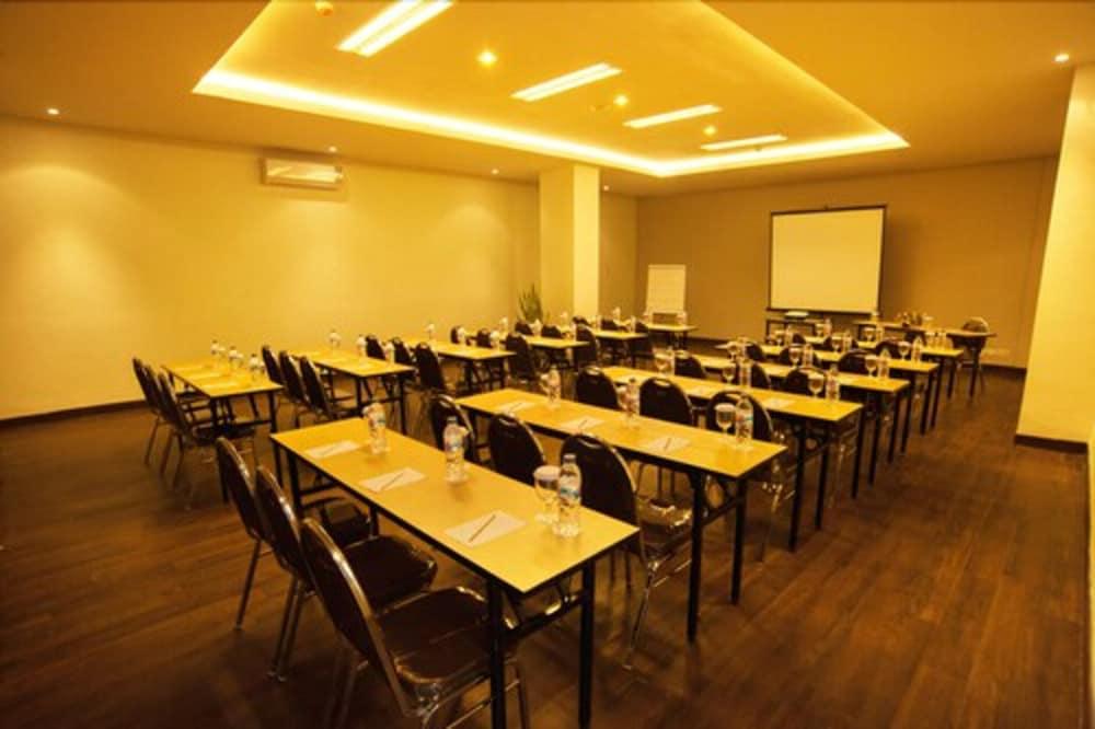 龙目岛爱多普酒店 马塔兰 外观 照片